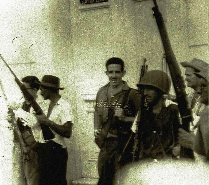 Hombres humildes del pueblo tomaron las armas para defender la dignidad. Foto: Jorge García.