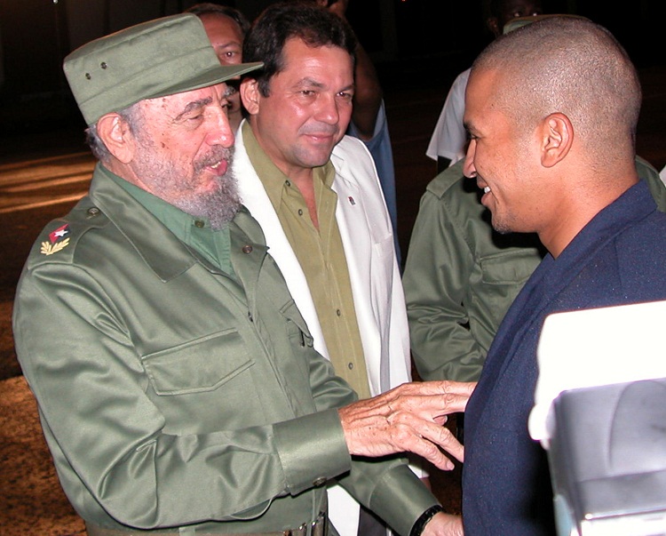 Un diálogo inolvidable para Cepeda con el líder de Revolución cubana tras ganar el oro olímpico de Atenas 2004. | foto: Archivo Inder
