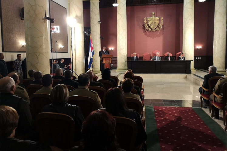 Diaz-Canel attends opening of legal year.