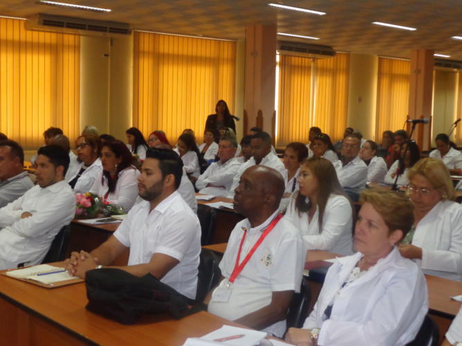 Participantes en el Pleno del Sindicato Nacional de Trabajadores de la Salud.