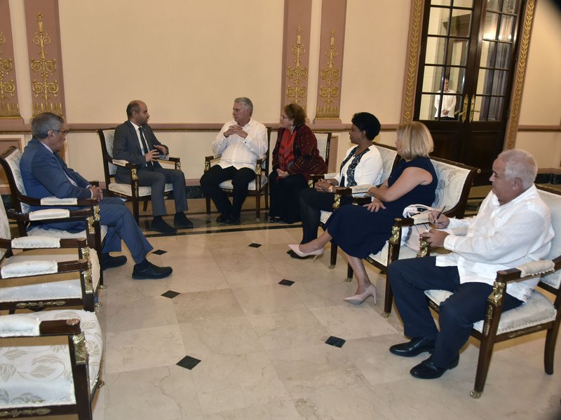 Díaz-Canel recibió al Excmo. Sr. Abdulahawab A. Al Bader, Director General del Fondo Kuwaití para el Desarrollo Económico Árabe. (Estudios Revolución)