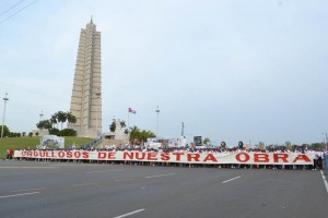 Capitalinos reafirman el lema Unidos por un socialismo próspero y sostenible. Foto: Eddy Martín