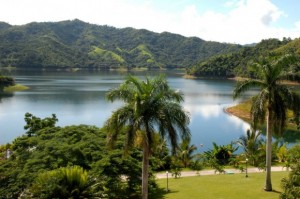 Hanabanilla: Lago entre montañas cubanas. Foto: Arelys María Echevarría Rodríguez