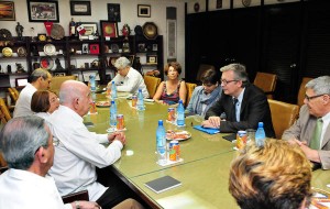 El senador Pierre Laurent, quien además preside el Partido de la Izquierda Europea, transmitió saludos al pueblo cubano. Foto: AIN