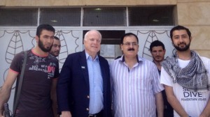John McCain respalda a opositores sirios. Foto: AFP 