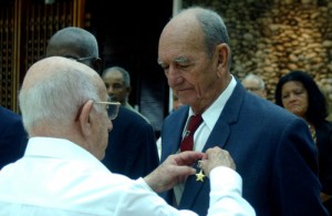 Héroe del Trabajo de la República de Cuba.