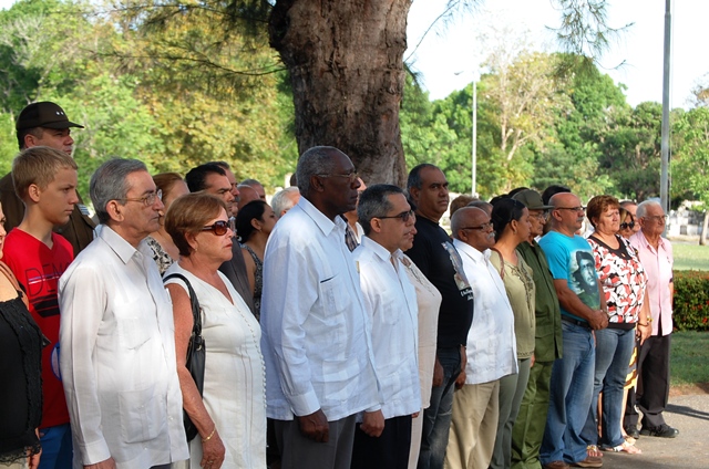 La ceremonia estuvo presidida por Salvador Valdés Mesa, miembro del Buró Político del Partido Comunista de Cuba, y otros dirigentes, autoridades y personalidades. Foto: Barreras Ferrán.