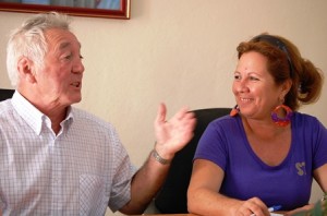 Cristian Bonnecaze y Minerva García durante el fraternal encuentro. Foto: Ramón Barreras
