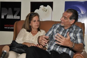René y Olga, su esposa en conferencia de prensa. Foto: Joaquín Hernández Mena