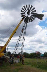 Resguardar los bienes y recursos resulta esencial ante la amenaza de un huracán. Foto: Barreras Ferrán.