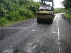 De los 2,3 millones de inversión destinados a reformar el tramo que enlaza a las provincias de Sancti Spíritus y Villa Clara por el Escambray, se han ejecutado 1,7 hasta la fecha. Fotos: Vicente Brito