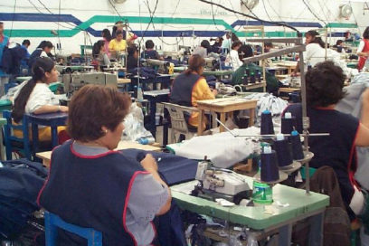 Baja desempleo y sube ingreso familiar en El Salvador