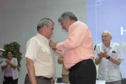 Lograr estudiantes integrales y revolucionarios por convicción