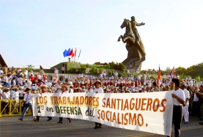 El pueblo santiaguero desfila este Primero de Mayo