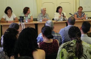 Encuentro de juristas con familiares de Los Cinco, con motivo de la II Jornada 5 Días por los 5 en Washington, efectuado en la sede de la Unión Nacional de Juristas, en La Habana, Cuba, el 3 de junio de 2013. Foto: Tony Hernández Mena