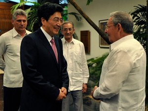 El General de Ejército Raúl Castro Ruz, Primer Secretario del Comité Central del Partido Comunista de Cuba, recibió al compañero Guo Jinlong, miembro del Buró Político y Secretario del Partido Comunista de China en Beijing, quien realiza una visita oficial a nuestro país. Foto: Estudios Revolución