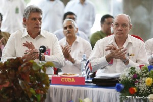 El vicepresidente primero Miguel Díaz-Canel (izquierda) y Rodrigo Malmierca, ministro del Comercio Exterior e Inversión Extranjera, estuvieron presentes en la Cumbre. Foto: La Voz del Sandinismo