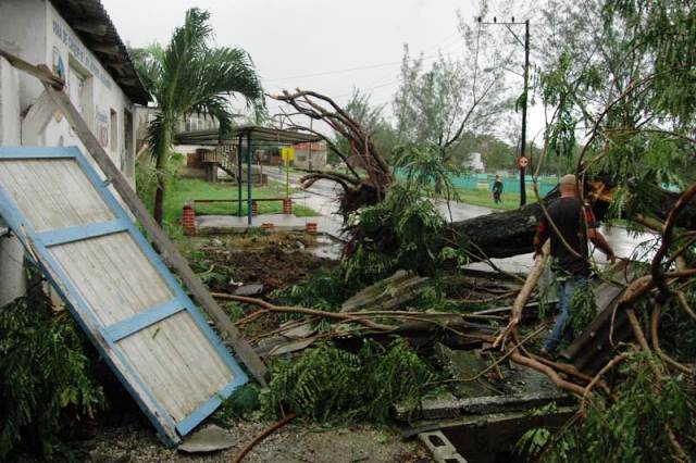 Las afectaciones que puede provocar un huracán son impredecibles. La foto muestra daños del Sandy en Santiago de Cuba.