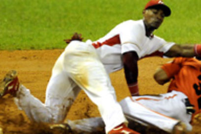 Villa Clara a dos victorias del título beisbolero