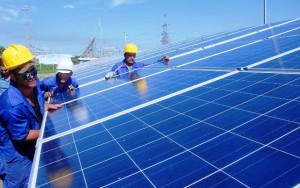 Más de 13 mil paneles solares fotovoltaicos han sido instalados en el parque cienfueguero. Foto: Modesto Gutiérrez, AIN.