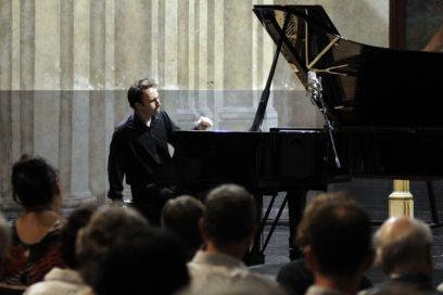+   piano