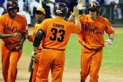 Con júbilo recibe pueblo villaclareño a sus peloteros