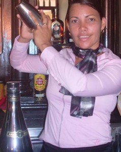 Según asegura Yindra, “es un privilegio como mujer y como miembro de la Asociación de Cantineros de Cuba (ACC) representar al país en un campeonato de tanto rigor. Foto: De la autora