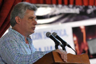 Felicita Raúl a los universitarios cubanos por su Congreso