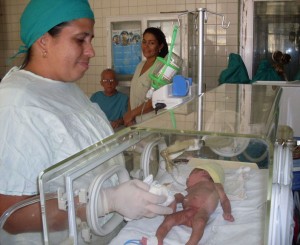 En las salas de neonatología no se escatiman esfuerzos y recursos para salvar la   vida de los recién nacidos.