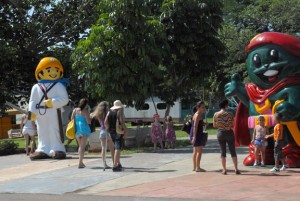 Según cálculos estimados, entre julio y agosto suman cerca de 100 mil los visitantes al parque Mariposa.. Fotos: Agustín Borrego