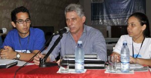 Histórico -como el momento que vivimos- es este Congreso, y uno no puede menos que enorgullecerse de que quienes están ahora mismo en las aulas universitarias piensen y se expresen como lo han hecho y tengan la inteligencia, el compromiso y las preocupaciones demostrados por el estudiantado, significó