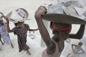 La OIT enfoca la lucha contra el trabajo infantil como parte inalienable del desarrollo económico y social de los Estados.