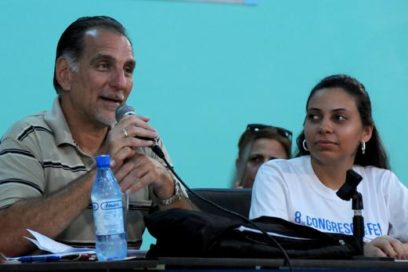 René González dialoga con universitarios cubanos en congreso