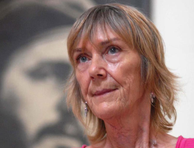 Bernie Dwyer recibiendo la distinción Félix Elmuza, 2008. Foto: Bill Hackwell