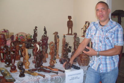 Artesanos santiagueros donan obras en saludo al 26 de Julio