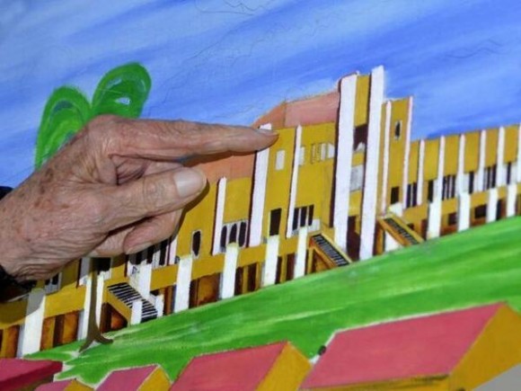 Fidel detalla cuadro pintado por Chávez del Cuartel Moncada, Foto: Estudio Revolución
