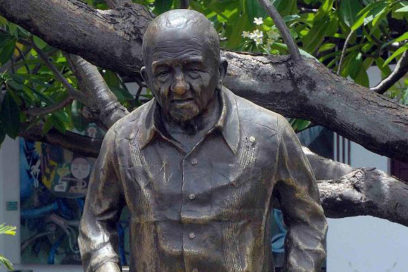 Develan escultura de Alberto Granados, entrañable amigo del Che