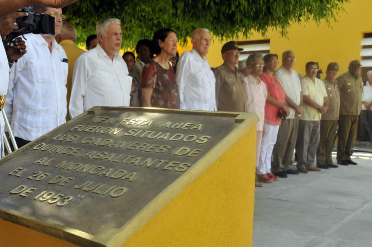 Develan busto de Pedro Manuel Sarría, el teniente del ejército de Batista que le salvó la vida a Fidel. .