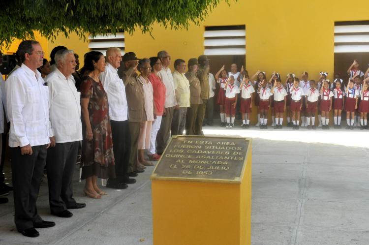 Develan busto de Pedro Manuel Sarría, el teniente del ejército de Batista que le salvó la vida a Fidel.
