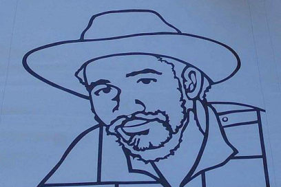 Develan escultura a relieve de Juan Almeida