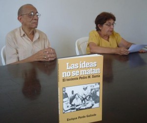 Enrique Pardo, el autor de Las ideas no se mantan, junto a la historiadora Olga Portuondo, en la presentación del libro. Foto De la autora 