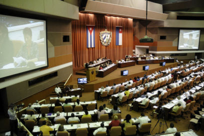 Debate Parlamento sobre cultura económica y tributaria