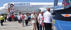Junto a los moncadistas arribaron también otros destacados participantes en las contiendas libertarias cubanas del pasado siglo. Foto: Francisco Hechavarría Guzmán
