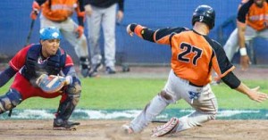 Es cierto que este juego no define medallas y no peligra ni siquiera la posibilidad de luchar por el cetro, pero psicológicamente es muy duro para los peloteros cubanos