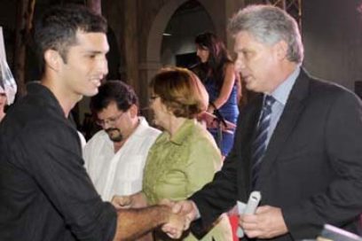 Preside Díaz-Canel graduación del Instituto Superior de Diseño