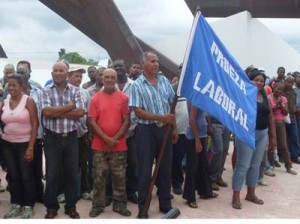 Orgullosos de conquistar tan alto estímulo los constructores del Tony Alomás renuevan energías para asumir nuevas misiones. Foto De la autora