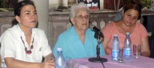 El intercambio, realizado en la sede del Instituto Cubano de Amistad con los Pueblos (ICAP), contó con la presencia de Mirta Rodríguez, madre de Antonio Guerrero, y Elizabeth Palmeiro, esposa de Ramón Labañino