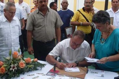 Cancelan sellos conmemorativos por el 60 aniversario del Moncada