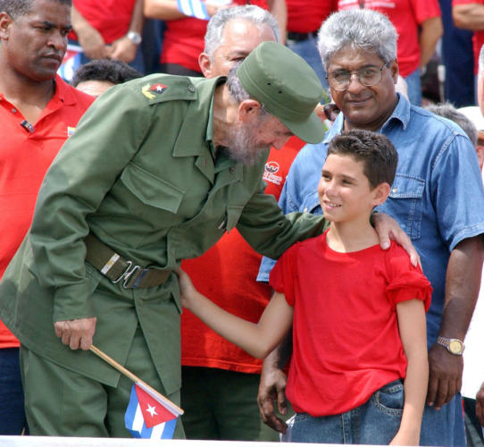Fidel y Elián González. Foto: Joaquín Hernández Mena
