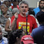 Participantes de la XX Brigada Latinoamericana y Caribeña de Solidaridad con Cuba, durante un encuentro de los familiares de los Cinco Héroes, en el campamento internacional Julio Antonio Mella, en Caimito, provincia de Artemisa